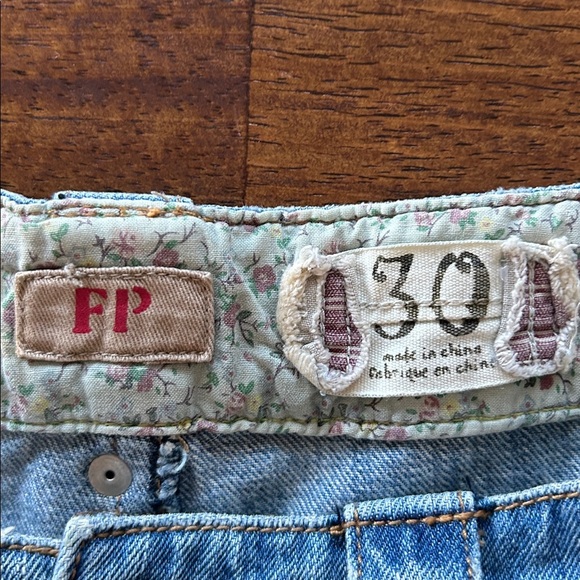 Free people Y2K vintage inspired boho distress low rise denim miniskirt size 30​ - Picture 8 of 9